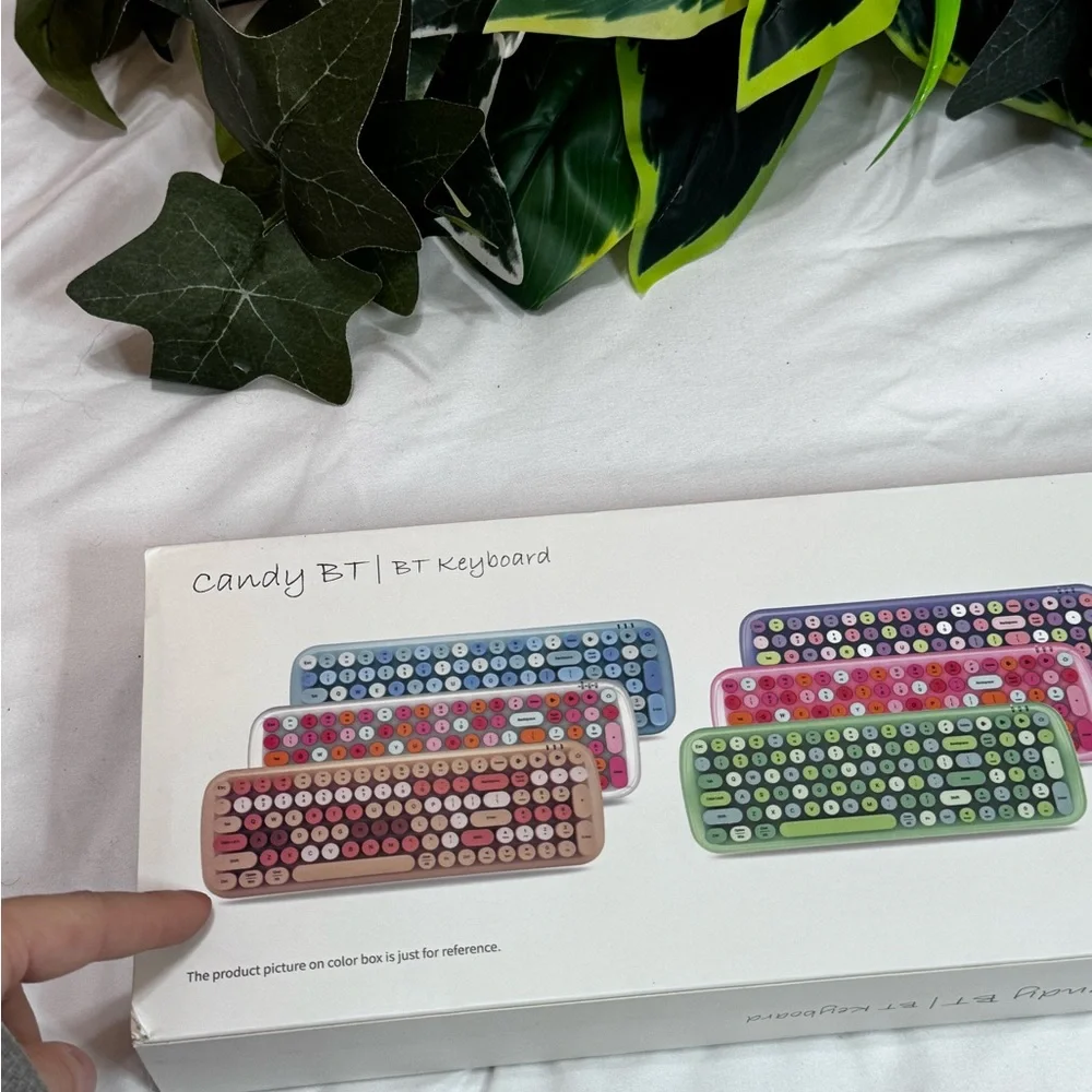 Retro Style Bluetooth Keyboard with Neutral Keys